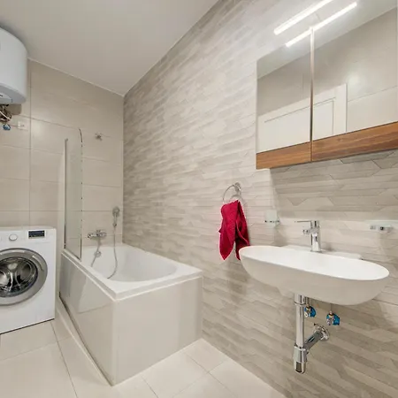 Modern 3br In The Charming Town Of St'pauls By 360 Estates דירה *
